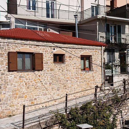 Appartamento Το Πέτρινο Της Γιαγιάς Μαρίκας Karpenísion Esterno foto