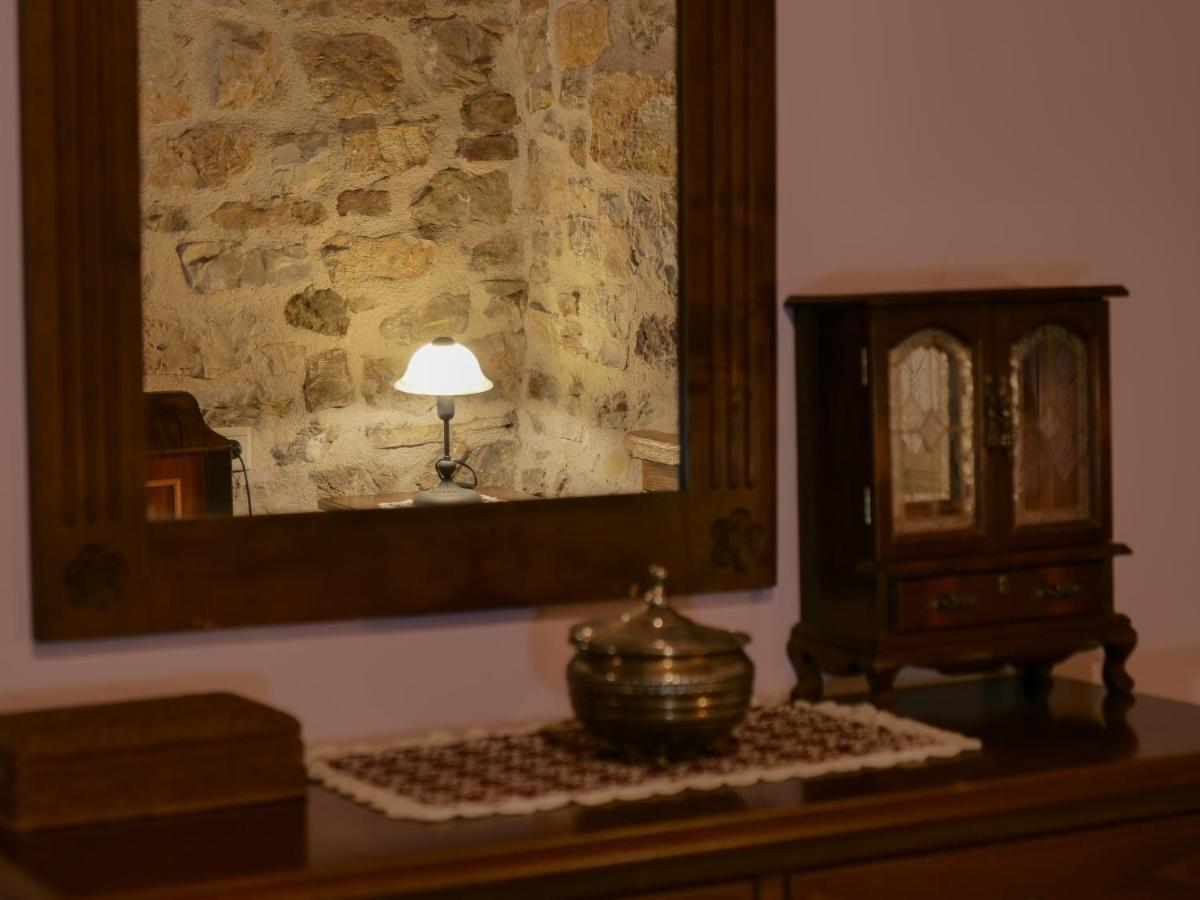 Appartamento Το Πέτρινο Της Γιαγιάς Μαρίκας Karpenísion Esterno foto