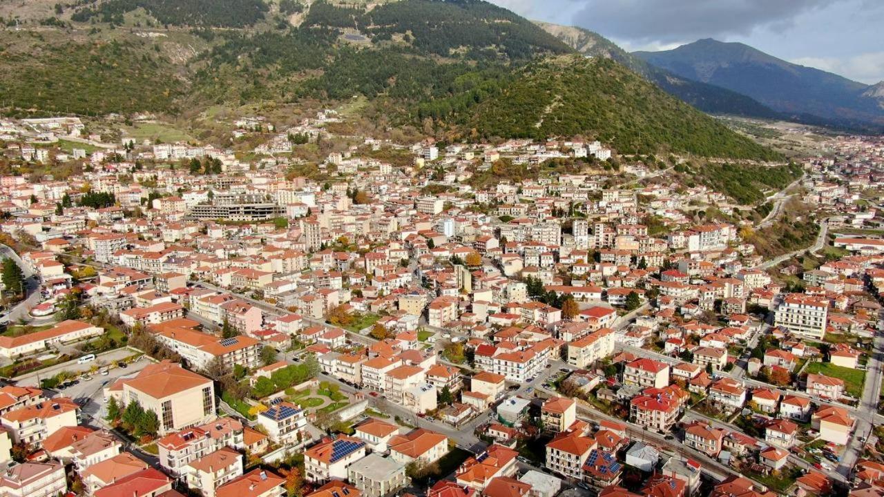 Appartamento Το Πέτρινο Της Γιαγιάς Μαρίκας Karpenísion Esterno foto